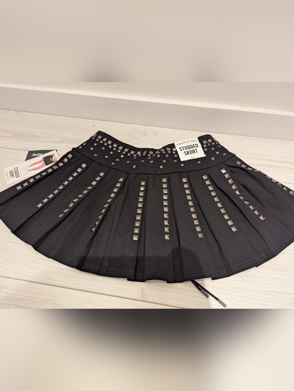 Black Studded Pleated Skirt With Shorts - Picture 5 of 5